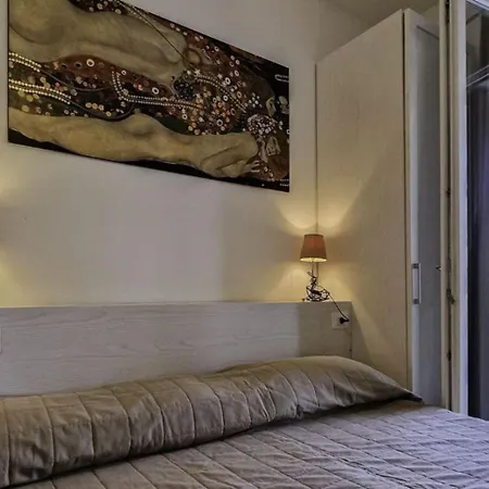 Lovely With Two Fenced Garden Appartement