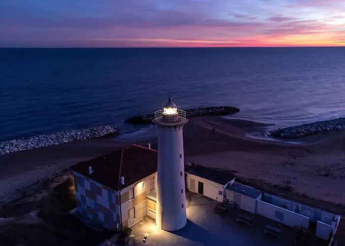 Lovely With Two Fenced Garden Daire *