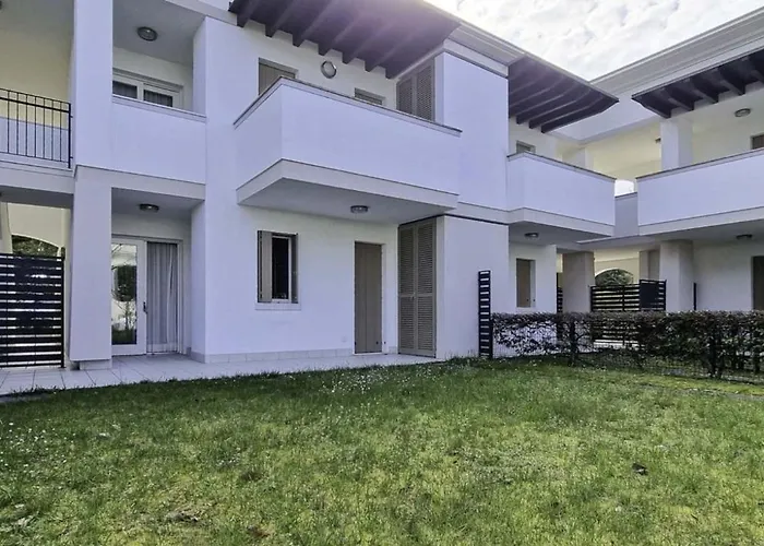 Lovely With Two Fenced Garden Daire