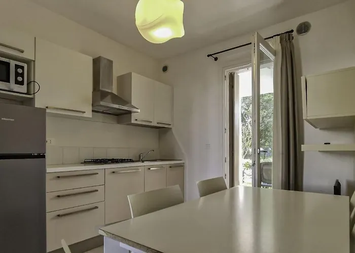 Lovely With Two Fenced Garden Daire *