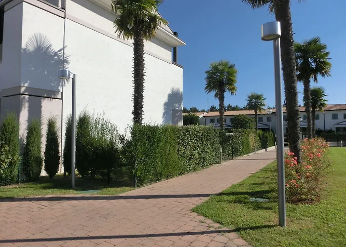 Lovely With Two Fenced Garden Daire