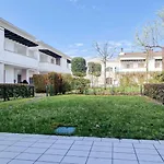 Lovely With Two Fenced Garden Διαμέρισμα *