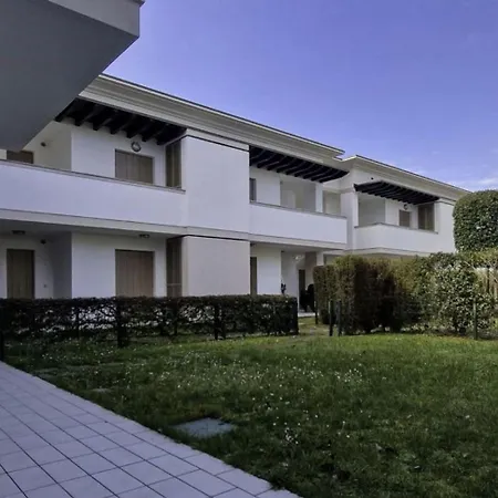 Lovely With Two Fenced Garden