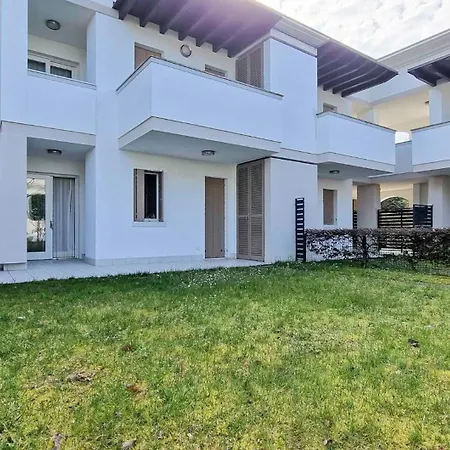 Lovely Apartment With Solarium And Swimming Pool Апартаменти