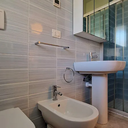 Lovely With Solarium And Swimming Pool Апартаменти Бібіоне