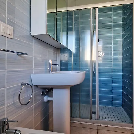 Lovely With Solarium And Swimming Pool * Бібіоне