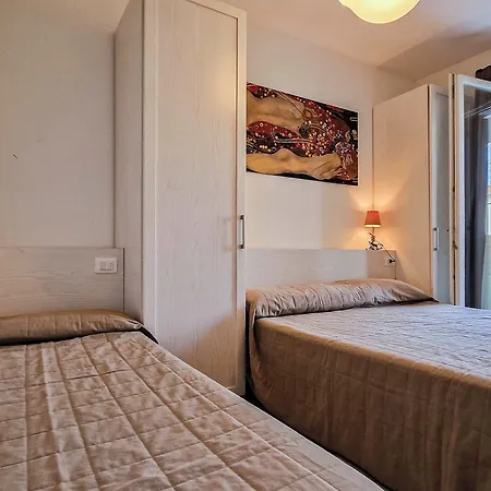 Lovely With Solarium And Swimming Pool *