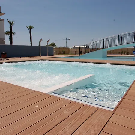 Lovely With Solarium And Swimming Pool Апартаменти