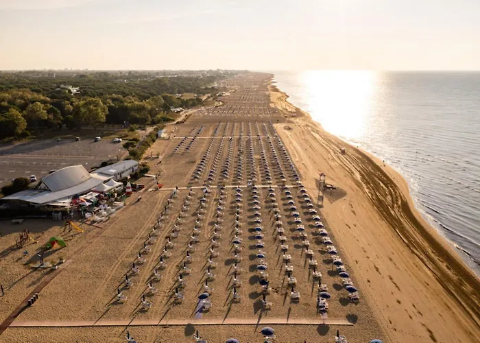 Lovely With Two Fenced Garden 아파트