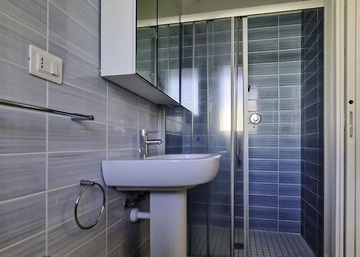 Lovely With Two Fenced Garden بيبيوني