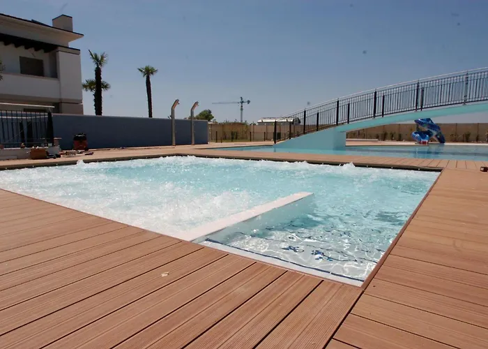 Lovely With Two Fenced Garden شقة