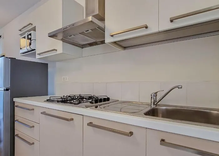 Lovely With Two Fenced Garden 아파트 *