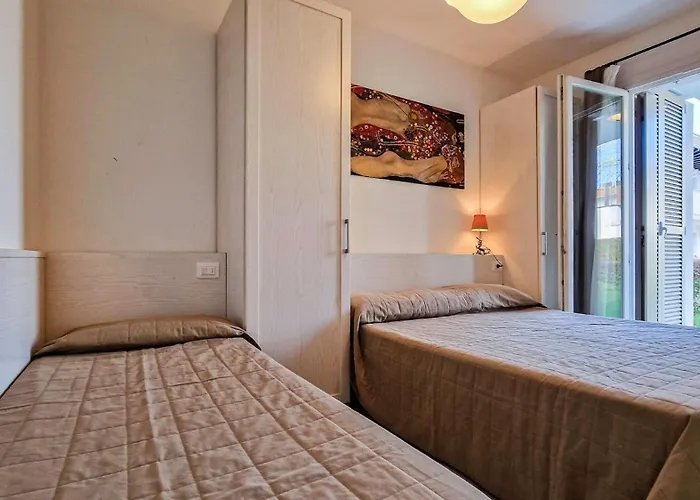 Lovely With Two Fenced Garden Appartamento