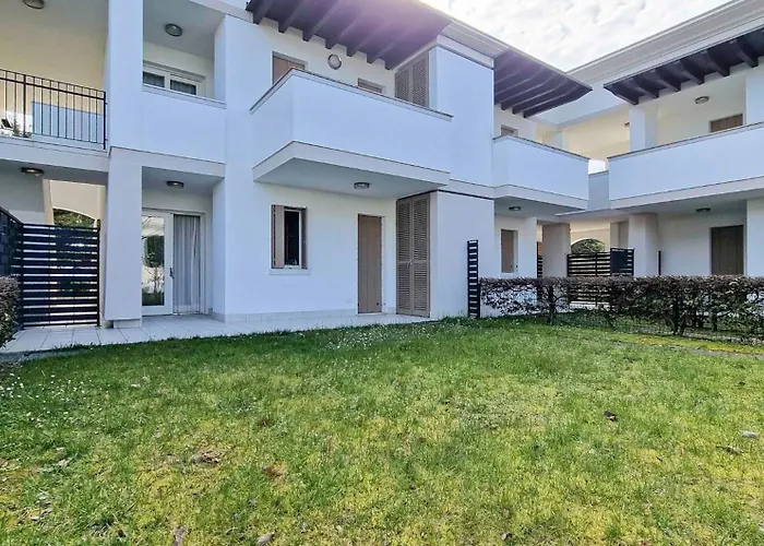 Lovely With Two Fenced Garden Appartamento