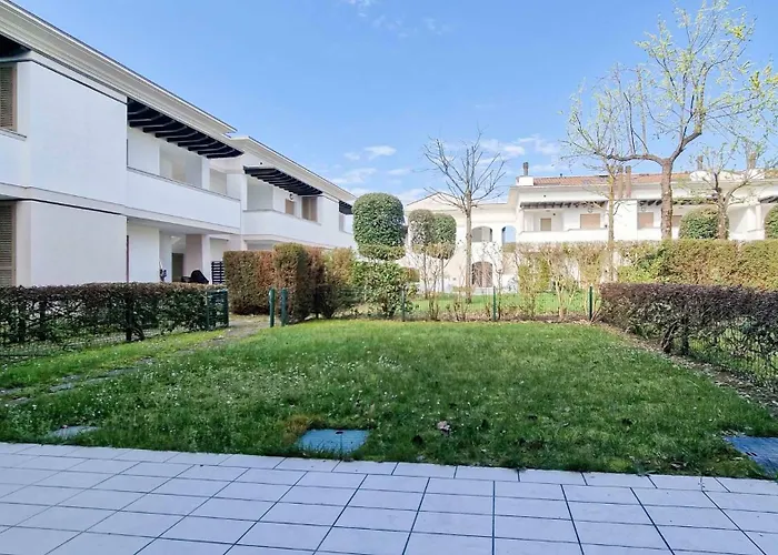 Lovely With Two Fenced Garden Appartamento *