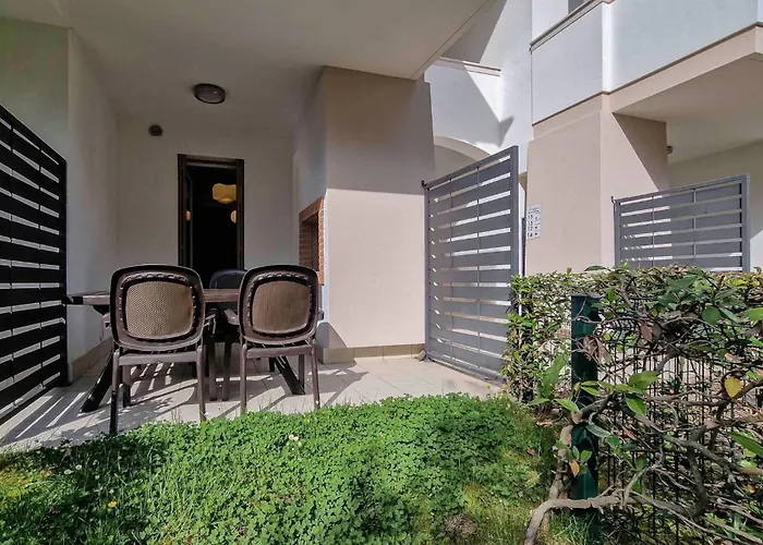 Lovely With Two Fenced Garden شقة بيبيوني